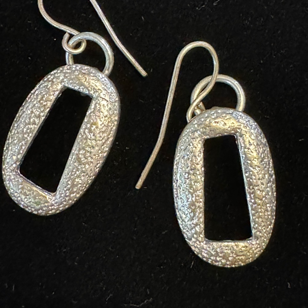 Vintage  earrings , 2 pairs classic look. Faux tiny pearls And silver lo… - Picture 2 of 5